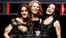 Actresses Sarah Jessica Parker, left, Cynthia Nixon, center, and Kristin Davis, accept the Ensemble Award at the ShoWest 2010 Final Night Talent Awards in Las Vegas on Thursday, March 18, 2010. (AP Photo/Matt Sayles)  Foto: AP