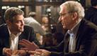 Michael Clayton (l, George Clooney) unterhält sich mit Seniorpartner Marty Bach (Sydney Pollack) (undatierte Filmszene). Der Justizthriller 'Michael Clayton' von Regisseur Tony Gilroy wurde am Dienstag (22.01.2008) als bester Film für einen Oscar nominiert. Foto: Constantin Film (ACHTUNG: Verwendung nur für redaktionelle Zwecke im Zusammenhang mit der Berichterstattung über diesen Film!) +++(c) dpa - Bildfunk+++  Foto: dpa/Constantin Film
