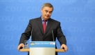 Dass wir diese Verluste erleiden, damit haben wir nicht gerechnet. Es sind schmerzliche Verluste.
Immerhin er findet klare Worte für seine Niederlage: Der Noch-Ministerpräsident im Saarland, Peter Müller (CDU). Foto: dpa