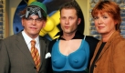 ARCHIV - Der Schauspieler Til Schweiger trägt als Gast der WDR-Sendung 'Zimmer frei' in Köln zwischen den Moderatoren Götz Alsmann (l) und Christine Westermann ein 'Lara Croft'-Kostüm(Archivfoto vom 07.03.2005). Der WDR-Rundfunkrat macht sich Sorgen um den fehlenden Publikums-Nachwuchs bei den öffentlich-rechtlichen Sendern. Bei jüngeren Zuschauern nach wie vor beliebt ist allerdings die Show 'Zimmer frei'. Foto: Jörg Carstensen dpa/lnw (zu dpa-Korr.: 'WDR holt sich Rat bei jungen Leuten: Wo ist das Publikum von morgen?' vom 25.09.2006) +++(c) dpa - Bildfunk+++
 Foto: dpa