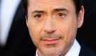 Robert Downey Jr. kennt man vor allem aus den jüngsten Iron-Man- und Sherlock-Filmen mal als stahlharten Actionhelden, mal als furiosen Ermittler. Rollen, für die er sich nicht selten verkleiden musste. 1992 waren Hut, Wrack und Stock unabkömmlich, um ... Foto: dpa/Andrew Gombert