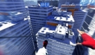 Nichts fr schwache Mgen: In Mirror's Edge kann Hauptfigur Faith als Geheimbotin keine normalen Wegen einschlagen. Ihr Auftrag fhrt sie ber die Dcher der Stadt. Foto: Electronic Arts