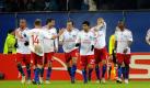 Die Spieler des HSV jubeln nach dem 2:0 durch Ruud van Nistelrooy (3.v.l.). Foto: dpa