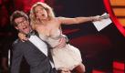 Auch sie wollten etwas zum Showmotto Dirty Dancing beitragen: Die Let's-Dance-Moderatoren Daniel Hartwich und Sylvie van der Vaart stellten sich allerdings nicht sonderlich geschickt an. Foto: RTL