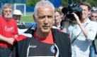 Im Mai 2009 trat er seine letzte Trainerstation bei Arminia Bielefeld an. Am letzten Spieltag sollte er den Abstieg verhindern. Als das misslang, trennten sich die beiden Partien nach nur fünf Tagen wieder. Foto: dpa
