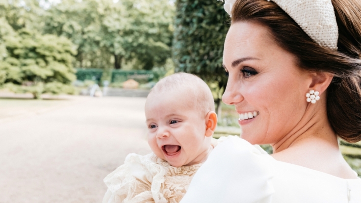 Der kleine Prinz Louis im Garten des Clarence House nach seiner Taufe am 09.07.2018. Der jüngste Sohn von Herzogin Kate und Prinz William wurde in der Kapelle des St.-James's-Palastes in London auf den Namen Louis Arthur Charles getauft.