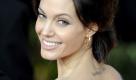 Bei Angelina Jolie ist nicht nur der Adoptionswahn ausgebrochen. Auch bei der Anzahl ihrer Tätowierungen kann sie kein Ende finden. Dabei hat die Schauspielerin einst den Kardinalfehler aller Tattoo-Süchtigen begangen - den Namen einer aktuellen Liebe in die Haut zu ritzen. Einst zierte die schlanken Arme von Madame Jolie nämlich der Name von Ex-Lover Billy Bob Thornton. Den hat sie dann mittels modernster Technik wegmachen lassen. Stattdessen prangen nun die Längen- und Breitengraden der Geburtsorte ihrer sechs Kinder auf dem Oberarm.
 Foto: dpa