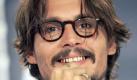 Erst seine Kinder Lily-Rose (6) und John-Christopher (3) haben dem Hollywoodstar Johnny Depp (Archivfoto vom 10.09.2005) Stabilität verliehen. Dies sagte der 42-Jährige gegenüber dem Magazin 'Fit for Fun'. Es gebe für ihn «keine größere Motivation» als seine Kinder aufwachsen zu sehen. Ihre Geburt habe seinem Leben «einen neuen Sinn eingehaucht». Sie seien auch der Grund dafür, warum er trotz hohen Zigarettenkonsums immer noch so frisch aussehe: «Ich jage den beiden pausenlos hinterher, das hält jung», meinte der Schauspieler. Depp ist seit 1998 in zweiter Ehe mit der französischen Sängerin und Schauspielerin Vanessa Paradis verheiratet. Foto: Hubert Boesl (zu dpa 0204) +++(c) dpa - Bildfunk+++ Foto: dpa