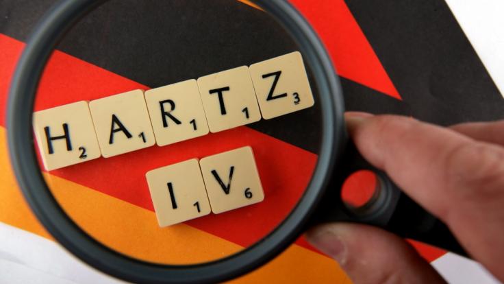Laut einem Medienbericht müsste der Hartz-IV-Regelsatz in Deutschland deutlich höher liegen.