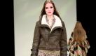 Wer es etwas rustikaler mag, findet im Biker-Style eine schöne Alternative zu Leder- oder Pelz-Mänteln, Capes und Trenchcoats. Gut gefüttert und mit Wollkragen hält die Jacke schön warm. Mit einem Rock kombiniert bekommt das Outfit etwas mädchenhaft-leichtes. Foto: C&A