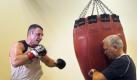 Fritz Sdunek (r) beim Training mit Vitali Klitschko. Foto: Sergey Dolzhenko Foto: dpa