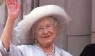 Queen Mum wurde einfach immer älter, bis sie 2002 mit 102 Jahren starb. Die meisten erinnern sich an sie als die kultige, freundlich winkende alte Dame im Pastellkostüm auf den royalen Familienfotos. Doch im Oscar-verwöhnten Film The King's Speech lernten wir sie richtig kennen: Sie war die Frau, die König George VI so energisch dabei half, über sein Stottern hinwegzukommen. Foto: dapd