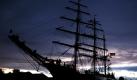 Die Barke Alexander von Humboldt trifft unter einem Gewitterhimmel zum Windjammertreffen Sail 2010 in Bremerhaven ein. Das maritime Fest startet heute offiziell mit einer Einlaufparade der größten Segler, die noch bis zum 29. August zu bestaunen sein werden. Foto: dpa