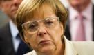 Angela Merkel (CDU) trägt bei einem Besuch im ABB Training Center eine Schutzbrille und betrachtet eine Drehbank. Die Bundeskanzlerin besuchte zur Eröffnung des neuen Ausbildungsjahres die Bildungseinrichtung in Berlin.  Foto: dapd