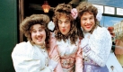 BBC handout photo of British singer Robbie Williams (C) with Matt Lucas (L) and David Walliams performing a sketch for Red Nose Day in London, Friday 11 March 2005. EPA/Comic Relief/BBC Warning: Use of this copyright image is subject to Terms of Use of BBC Digital Picture Service. In particular, this image may only be used during the publicity period for the purpose of publicising Comic Relief and provided BBC is credited. Any use of this image on the internet or for any other purpose whatsoever, including advertising or other commercial uses, requires the prior written approval of BBC. +++(c) dpa - Bildfunk+++ Foto: dpa