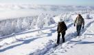 Zwei Touristen gehen am Dienstag (05.01.2010) auf dem Brocken im Schnee. Der Berggipfel hüllt sich derzeit in eine 60 Zentimeter hohe Schneedecke und ein Ende der winterlichen Pracht ist noch nicht in Sicht. Foto: Matthias Bein dpa/lah +++(c) dpa - Bildfunk+++
pixel Foto: dpa