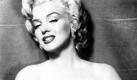 Die US-Schauspielerin Marilyn Monroe (1926-1962) posiert für ein Foto (undatiertes Archivfoto). Eine eBay-Auktion stellt die legendäre Anziehungskraft der «blonden Venus» Marilyn Monroe, einer der größten und tragischsten Hollywoodfiguren Amerikas, derzeit erneut unter Beweis. Das Höchstgebot für die Grabstelle direkt über der Monroe lag am Montag kurz vor Ablauf der Online-Versteigerung bei etwas über 4,6 Millionen Dollar (3,2 Millionen Euro). Die Überreste der Sex-Ikone ruhen in einer Gruft auf dem kleinen Friedhof Westwood Village Memorial Memorial Park bei Los Angeles
 Foto: dpa