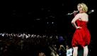 Countrystar Kellie Pickler posiert beim CMA Music Festival im amerikanischen Nashville für die Kameras ihrer Fans, während sie einen ihrer Songs zum Besten gibt. Foto: ap