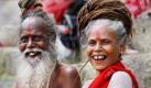 Hindu ascetics smile at Kamakhya temple in Gauhati, India, Friday, June 18, 2010. The annual Ambubasi festival will begin Tuesday where hundreds of Tantric Sadhus, or holy men from an esoteric form of Hinduism, gather to perform rituals at the temple. (AP Photo/Anupam Nath) 

 Foto: ap