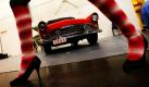 Ein Thunderbird aus dem Jahr 1955 ist zwischen den Beinen eines Models auf der Techno Classica in Essen zu sehen. Auf der Fachmesse für klassische Autos zeigen über 1000 Aussteller aus 28 Ländern vom 7. bis 11. April ihre Schmuckstücke. Foto: dpa