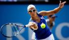 Kirsten Flipkens aus Belgien schlägt bei den Unicef Open im niederländischen Hertogenbosch den Ball zurück an Dominika Cibulkova aus der Slowakei. Die Belgierin konnte sich mit 6:2 und 6:3 durchsetzen. Foto: ap