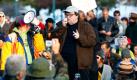 Filmemacher Michael Moore spricht zu Teilnehmern der «Occupy Wall Street»-Bewegung in Denver (USA). Moore riet den Demonstranten zur Wachsamkeit: Unter ihnen könnten sich Regierungsspitzel befinden, die versuchen, die Demonstranten zur Gewalt anzustacheln. Foto: dapd