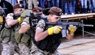 Mitglieder der libanesischen Armee demonstrieren ihre Nahkampffähigkeiten an der Amerikanischen Universität in Beirut, Libanon.
 Foto: dpa