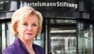 Liz Mohn stellt in Gütersloh den neu gestifteten Reinhard Mohn Preis vor. Er ist mit 150.000 Euro dotiert und wird am 16. Juni erstmals verliehen. Die Auszeichnung ist nach dem Firmen-Patriarchen von Bertelsmann (1921-2009) benannt und soll vorbildliche internationale Beispiele für mehr Bürgerbeteiligung belohnen. Foto: dpa
