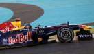 Weltmeister Sebastian Vettel schießt von der Piste. Offenbar hat ihn ein Reifenschaden kurz nach dem Start das Rennen gekostet. Foto: dpa