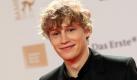 Er darf gleich auf drei Echos hoffen: Tim Bendzko ist für den Radio Echo, als Künstler Rock/Pop National und als Newcomer National nominiert. Auf der Bühne steht er mit Nur noch kurz die Welt retten. Foto: dpa/Michael Kappeler
