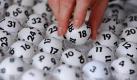 Lottospielern in Hessen vergeht offenbar die Lust am Tippen. Im vergangenen Jahr wurde in der wichtigsten Lotterie 6 aus 49 2010 mit 322,4 Millionen Euro deutlich weniger eingesetzt als 2009 mit 369,7 Millionen Euro. Ein Grund könnten die niedrigeren Jackpots sein.  Foto: dpa