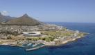 Vor der Kulisse des Tafelbergs schmiegt sich das neue Green-Point-Stadion in die Landschaft Kapstadts ein. Foto: dpa