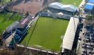 Platz 3: Tradition oder Kommerz? Die Betreiber des kleinen Stuttgarter Gazi-Stadions auf der Waldau, das sich die Stuttgarter Kickers und der VfB Stuttgart II teilen, konnten sich offenbar nicht entscheiden. Herausgekommen ist ein kruder Mix aus traditionellem und Sponsorennamen. Unschön. Foto: Wikipedia