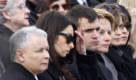 Bruder Jaroslaw Kaczynski und Tochter Marty Kaczynski trauern um den toten polnischen Präsidenten in Warschau. Foto: ap