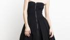 Undatierte Aufnahme zeigt ein Kleid aus der Kollektion des Weimarer Labels «Vilde Svaner», das neben Bio-Baumwolle auch recycelte Second-Hand-Kleidung verarbeitet. Die Textilindustrie befindet sich in einem Umwälzungsprozess. Große Konzerne wie H&M oder C&A bauen ihre Bio-Segmente aus. H&M möchte zudem nach Angaben eines Unternehmenssprechers bis 2020 die gesamte Baumwolle aus «nachhaltigen Quellen» beziehen. Der weltweite Umsatz mit Bio-Textilien wird Schätzungen zufolge in diesem Jahr 5,3 Milliarden Dollar (gut 4 Milliarden Euro) erreichen. 2005 soll er bei 500 Millionen Dollar gelegen haben. Für viele junge Modedesigner gehört Nachhaltigkeit ganz selbstverständlich dazu. Foto: Nina Röder dpa (zu dpa Korr 'Hautnah: Ökomode wird bald zum Selbstgänger' am 11.05.2010) +++(c) dpa - Bildfunk+++ 
 Foto: dpa