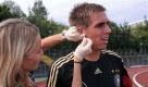 Dienstag: Fitnesstest in Köln. Jetzt ist Philipp Lahm dran. Foto: ap