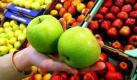 Verschiedene Apfelsorten liegen in einem Supermarkt in Düsseldorf. Ab sofort bietet die Verbraucherzentrale Bayern wieder die seit Jahren beliebte Obstbörse an. Gartenbesitzer, die einen Überschuss an Obst und Nüssen haben, können ihre Kontaktdaten telefonisch bei der Verbraucherzentrale registrieren lassen. Foto: dpa