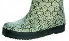 Psychedelisches Muster und Fellfutter gegen kalte Füße: Die Moovboots überzeugen durch Design und Funktionalität. Foto: Zalando.de