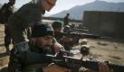 US-Soldaten zeigen afghanischen Soldaten den Umgang mit einer automatischen Waffe. Foto: ap