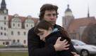 Mit dieser Bürde will Thomas seine Schwester nicht alleine lassen. Foto: ZDF/Conny Klein