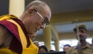 Nach einem dreitägigen religiösen Vortrag verlässt das geistige Oberhaupt der Buddhisten, der Dalai Lama, den Tempel Tusglakhang. Während dieser Zeit waren hunderte Mönche im Tempel, um dem Friedensnobelpreisträger zuzuhören. Foto: ap