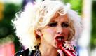 Sängerin Christina Aguilera hat ihrer erfolgreichen Kollegin Lady Gaga zu einer Pause geraten. Die Allgegenwart der 24-Jährigen könne zwangsläufig zu einer gewissen Sättigung beim Publikum führen, und da muss sie aufpassen, denn das kann tödlich sein. Sie muss sich und uns irgendwann mal eine Pause gönnen, sagte Aguilera der Zeitschrift TV Spielfilm.  Foto: ap