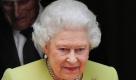 Amused oder nicht - Queen Elizabeth II. muss den Gürtel enger schnallen. Die britische Regierung kürzt die staatlichen Zuwendungen für den königlichen Haushalt bis zum Jahr 2015 um 9 Prozent auf rund 35 Millionen Pfund (38,6 Millionen Euro) pro Jahr. Foto: dpa