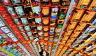Tausende Bücher hat diese Verlagsmitarbeiterin auf der Buchmesse in Frankfurt am Main in ein Regal sortiert. Die weltweit größte Messe rund um gedruckte und elektronische Bücher findet vom 6. bis zum 10. Oktober statt. Dabei präsentieren mehr als 7.000 Aussteller aus 113 Ländern ihre Angebote. Die Messe wird am Abend offiziell eröffnet. Foto: dpa