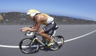 Der zweimalige Hawaii-Sieger Norman Stadler ist auf der Radstrecke des Ironman-Triathlon unterwegs - ins Ziel schaffte er es nicht. Foto: dpa