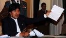 Der bolivianische Präsident Evo Morales hat den Zorn des Volkes gespürt, und nachgegeben: Tausende Bolivianer protestieren seit Monaten gegen eine geplante Straße durch ein Naturreservat. Morales stoppte den Plan vorerst. Mit einem Marsch in die bolivianische La Paz setzten besonders die Ureinwohner den Präsidenten unter Druck. Am Sonntag schlug die Polizei diesen Protestmarsch brutal nieder. Daraufhin trat die Verteidigungsministerin Cecilia Chacón zurück. Foto: dpa