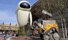 Das tolle am Disneyland Paris: Mit jedem neuen Disneyfilm halten neue Figuren im Park Einzug. Auch Wall-E, der 2008 über die Leinwände flimmerte, und seine Angebetete Eve haben ihren Platz bekommen. Foto: Disneyland Paris