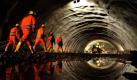 Im zukünftigen Silberbergtunnel bei Möhrenbach nahe Ilmenau laufen Mineure zu ihrem Arbeitsgerät. Am Silberberg im Thüringer Wald beginnt an diesem Tag offiziell der Bau der Hauptröhre für den ICE-Tunnel der neuen Bahntrasse Berlin-Nürnberg. Die ICE-Trasse soll ab 2017 die Fahrtzeit von Berlin nach München auf vier Stunden verkürzen.  Foto: dpa