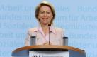 Ursula von der Leyen (CDU) hat im November 2009 das Bundesministerium für Arbeit und Soziales übernommen. Zuvor war sie vier Jahre Bundesfamilienministerin, von 2003 bis 2005 Sozialministerin in Niedersachsen. Von der Leyen hat ein medizinisches Studium absolviert. Foto: dpa