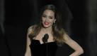 Das veranlasste Jolie offenbar dazu, nur noch mit Ausfallschritt zu posieren. Etwas steif wirkte das leider. Die Schauspielerin hat stylingtechnisch schon besser ausgesehen. Foto: AP Photo/Mark J. Terrill